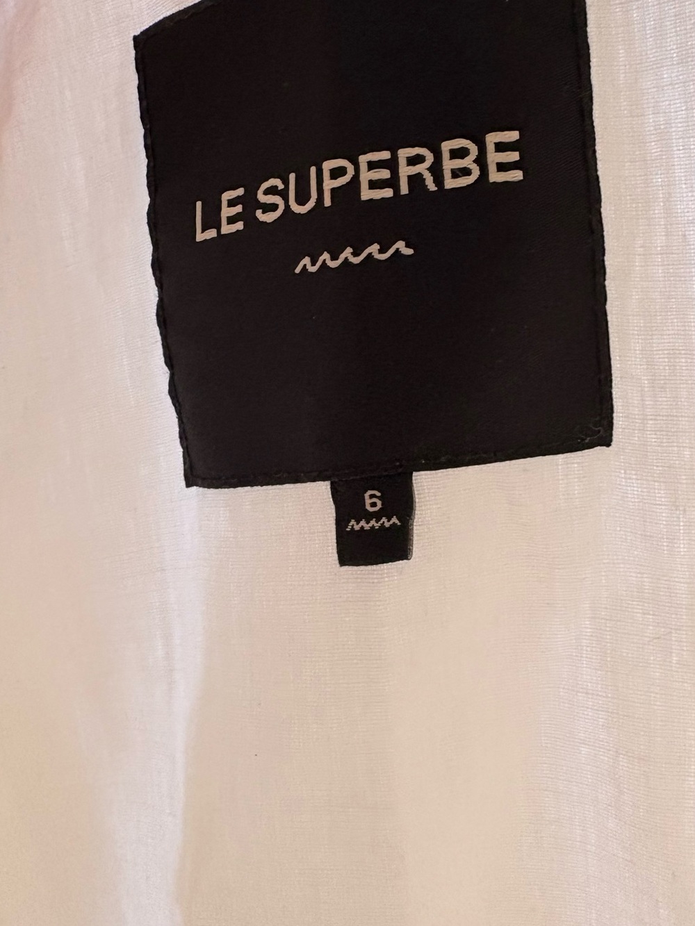 Le superbe white with Cream Lace-Trim V-Neck Blouse size 6 crystal buttons - Picture 8 of 11